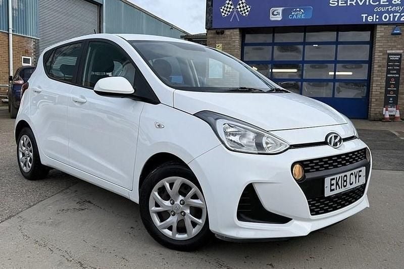 Used Hyundai i10 SE 66 HP (48 kW) 2018 White Hatchback