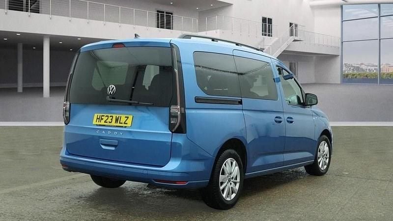 Used VW Caddy Maxi S 114 HP (83 kW) 2023 Blue MPV