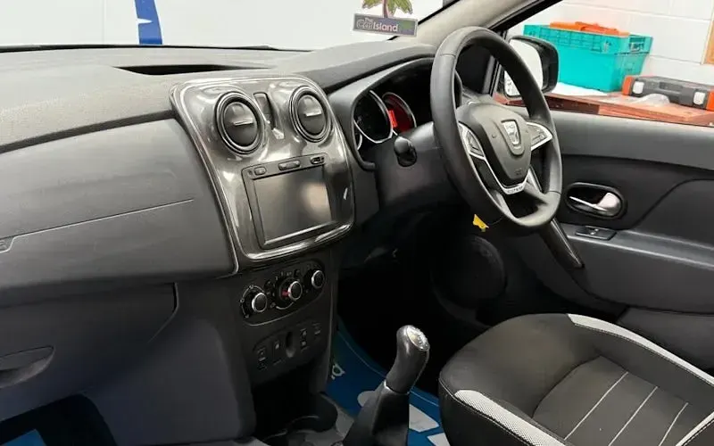 Gebraucht Dacia Sandero Lauréate 90 PS (66 kW) 2017 Grau Kleinwagen