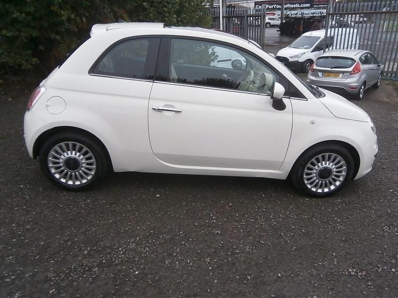 Used Fiat 500 Lounge 69 HP (50 kW) 2014 White Hatchback