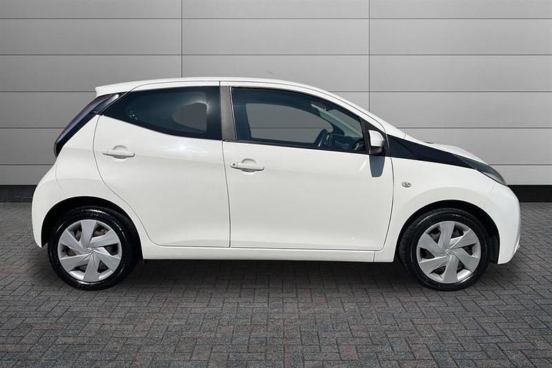 Usado Toyota Aygo X-play 68 CV (50 kW) 2014 Blanco Utilitario