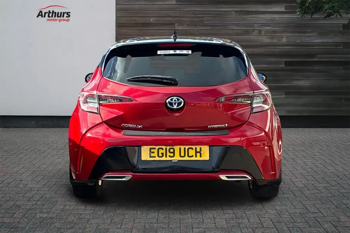 Begagnad Toyota Corolla 181 HK (133 kW) 2019 Röd Halvkombi