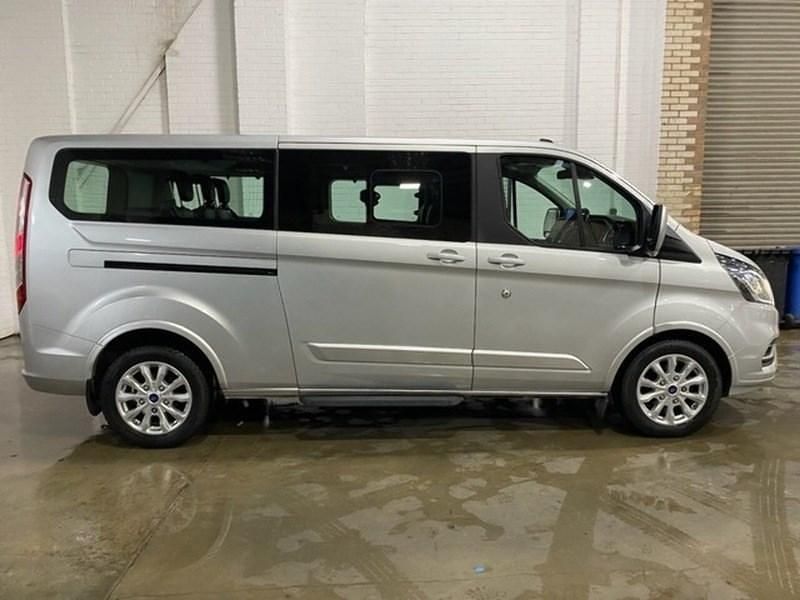 Used Ford Tourneo Titanium 130 HP (95 kW) 2022 Silver MPV