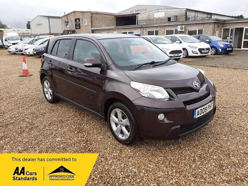 Mauve/purple Used 2009 Toyota Urban Cruiser SUV | £2,495 (A bit pricey) - Image 1/4
