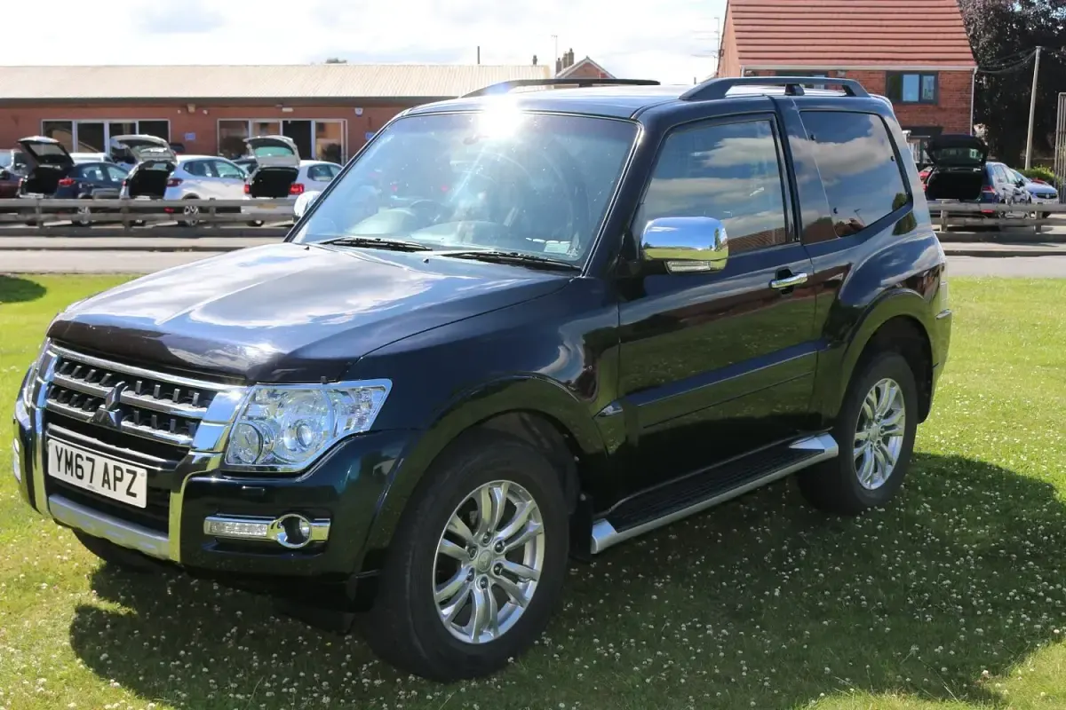 Used Mitsubishi Shogun Warrior 2017 Green SUV