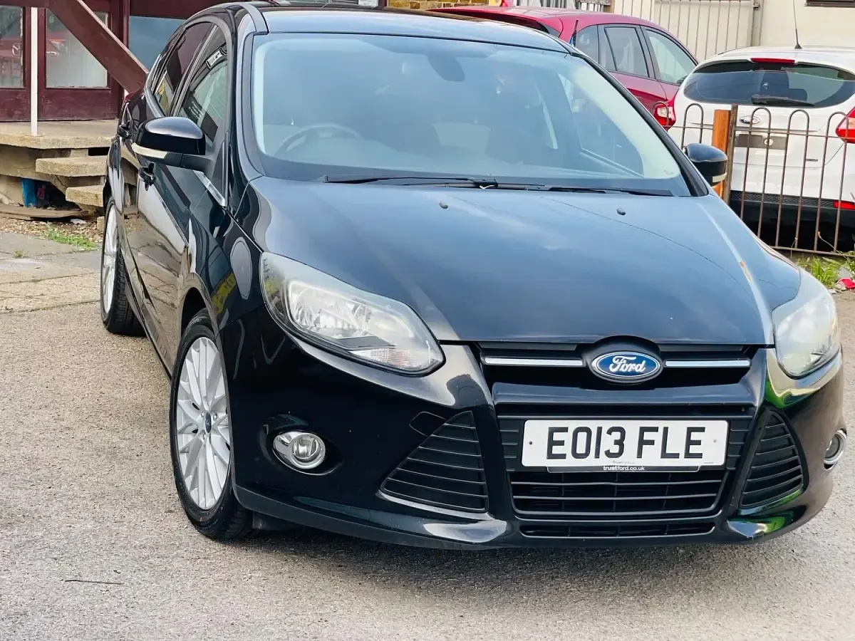 Usado Ford Focus Zetec 125 HP (91 kW) 2013 Preto Citadino