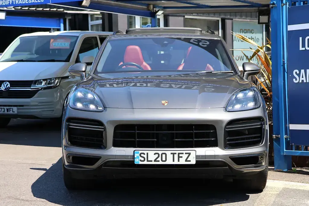 Used Porsche Cayenne Turbo 550 HP (404 kW) 2020 Grey SUV