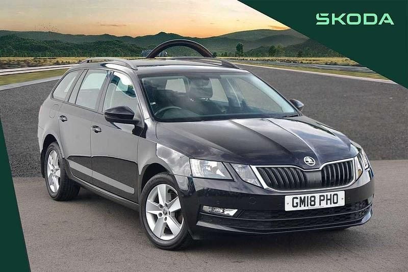 Black magic pearlescent Used 2018 Skoda Octavia SE Estate | £14,495 (Fair price) - Image 1/4
