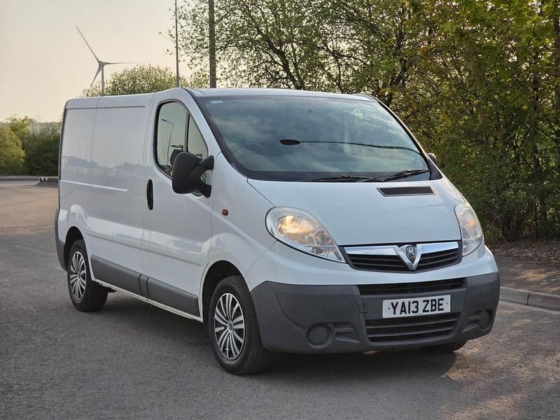 Second-hand Vauxhall Vivaro 115 CP (84 kW) 2013 Alb Monovolum