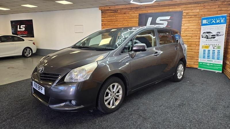 Used Toyota Verso 132 HP (97 kW) 2011 Grey MPV