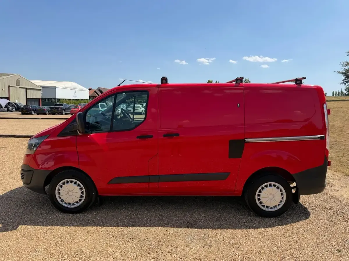 Used Ford Transit Custom 125 HP (91 kW) 2016 Red Van