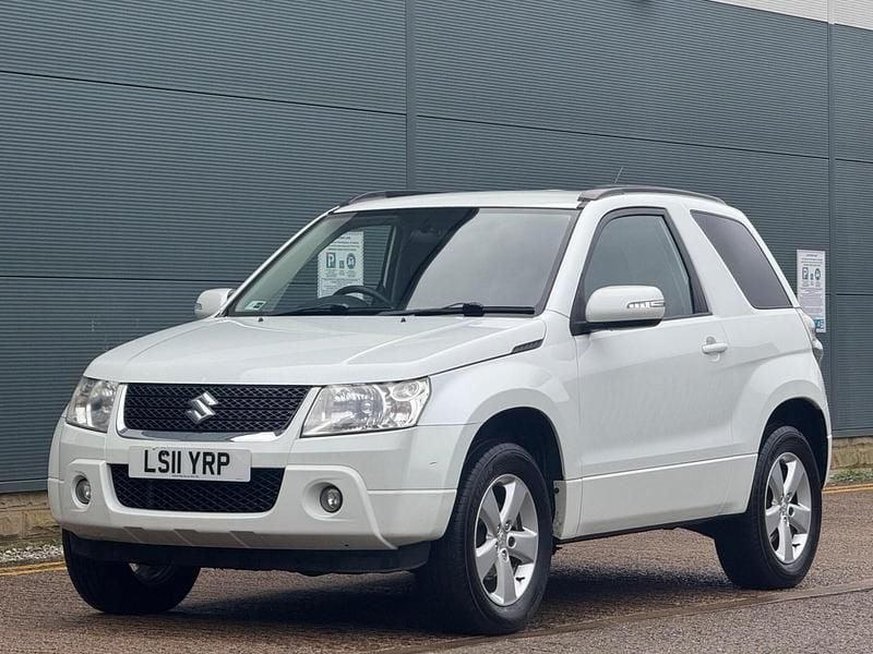Used Suzuki Grand Vitara SZ4 2011 White SUV