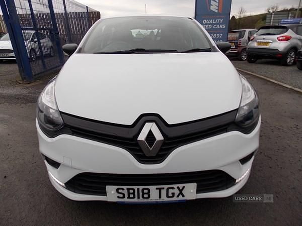 Used Renault Clio IV Play 2018 White Hatchback