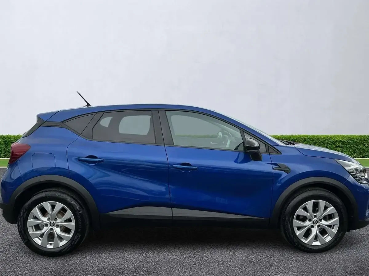 Used Renault Captur Iconic 91 HP (66 kW) 2022 Blue SUV