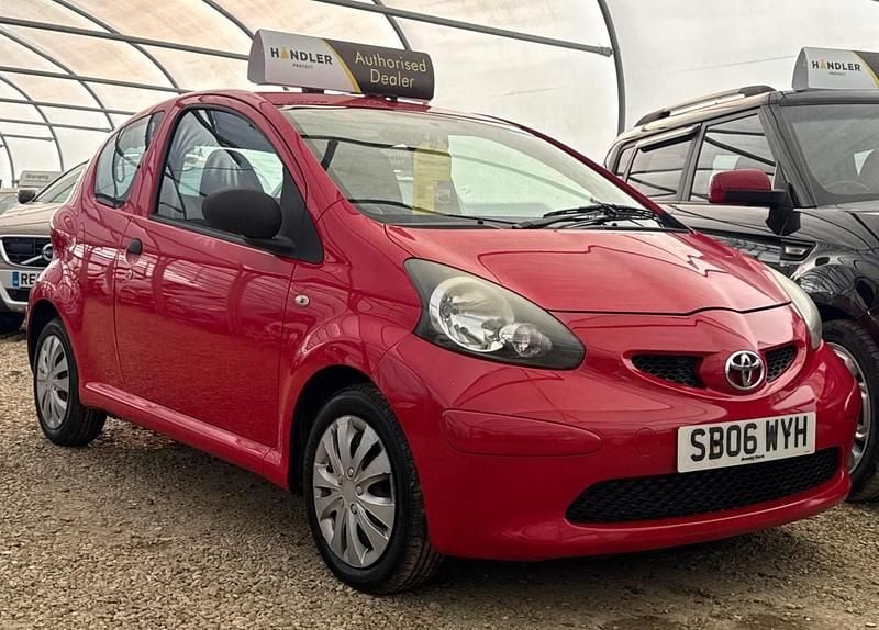 Used Toyota Aygo 67 HP (49 kW) 2006 Red Hatchback