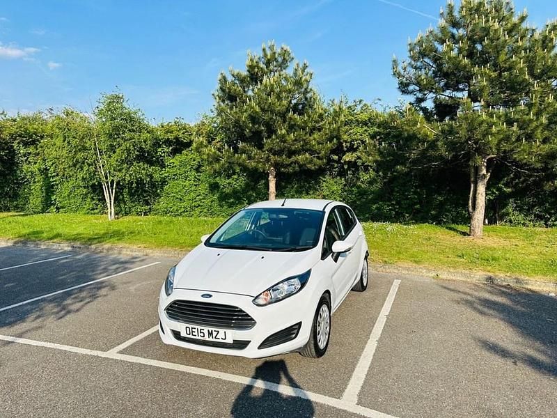 Used Ford Fiesta Style 82 HP (60 kW) 2015 White Hatchback