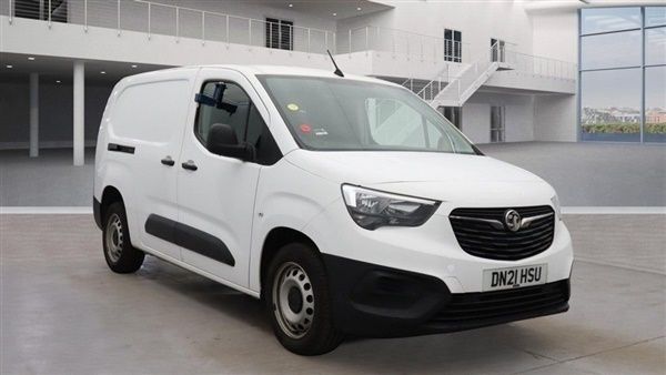 White Used 2021 Vauxhall Combo MPV | £10,794 (Fair price) - Image 1/1
