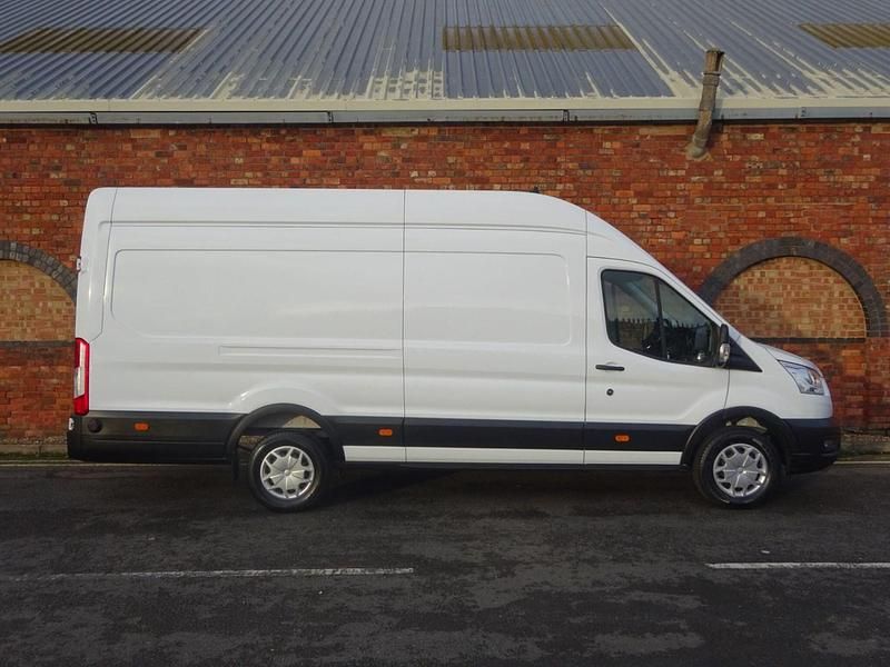 Used Ford Transit Trend 130 HP (95 kW) 2022 White Van