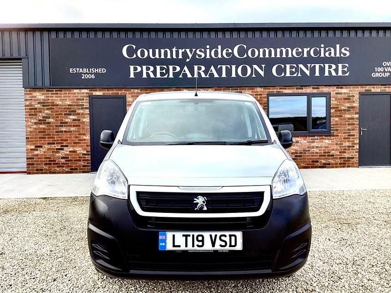 Used Peugeot Partner 100 HP (73 kW) 2019 Silver MPV