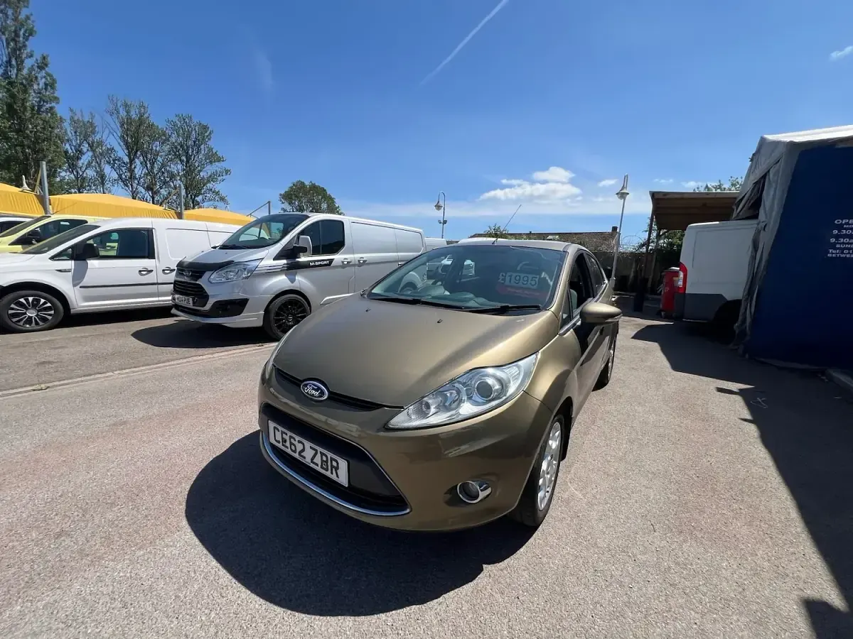 Used Ford Fiesta Zetec 2012 Gold Hatchback