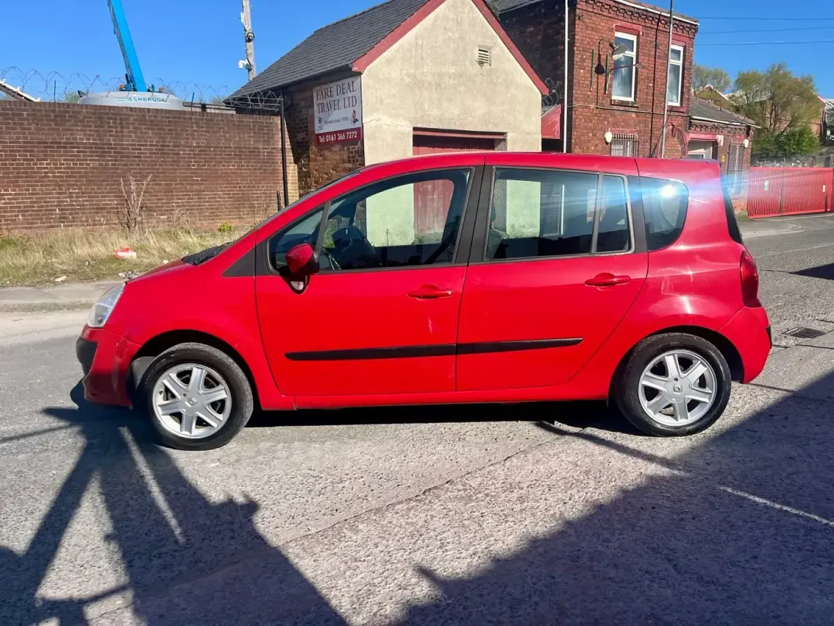 Used Renault Grand Modus Dynamique 2009 Red MPV
