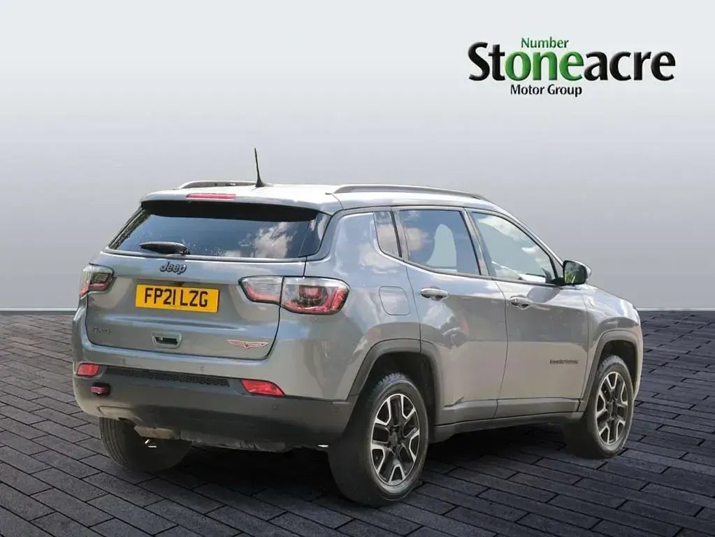 Begagnad Jeep Compass Trailhawk 170 HK (125 kW) 2021 Grå SUV