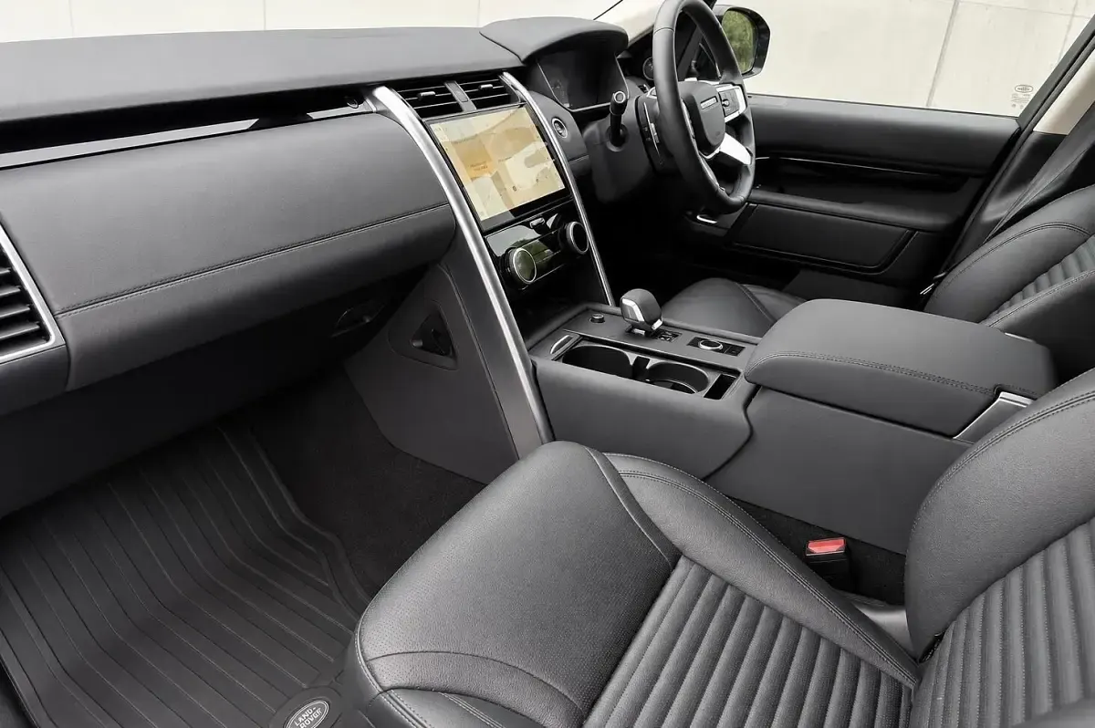 Usado Land Rover Discovery 5 SE 2024 Preto SUV