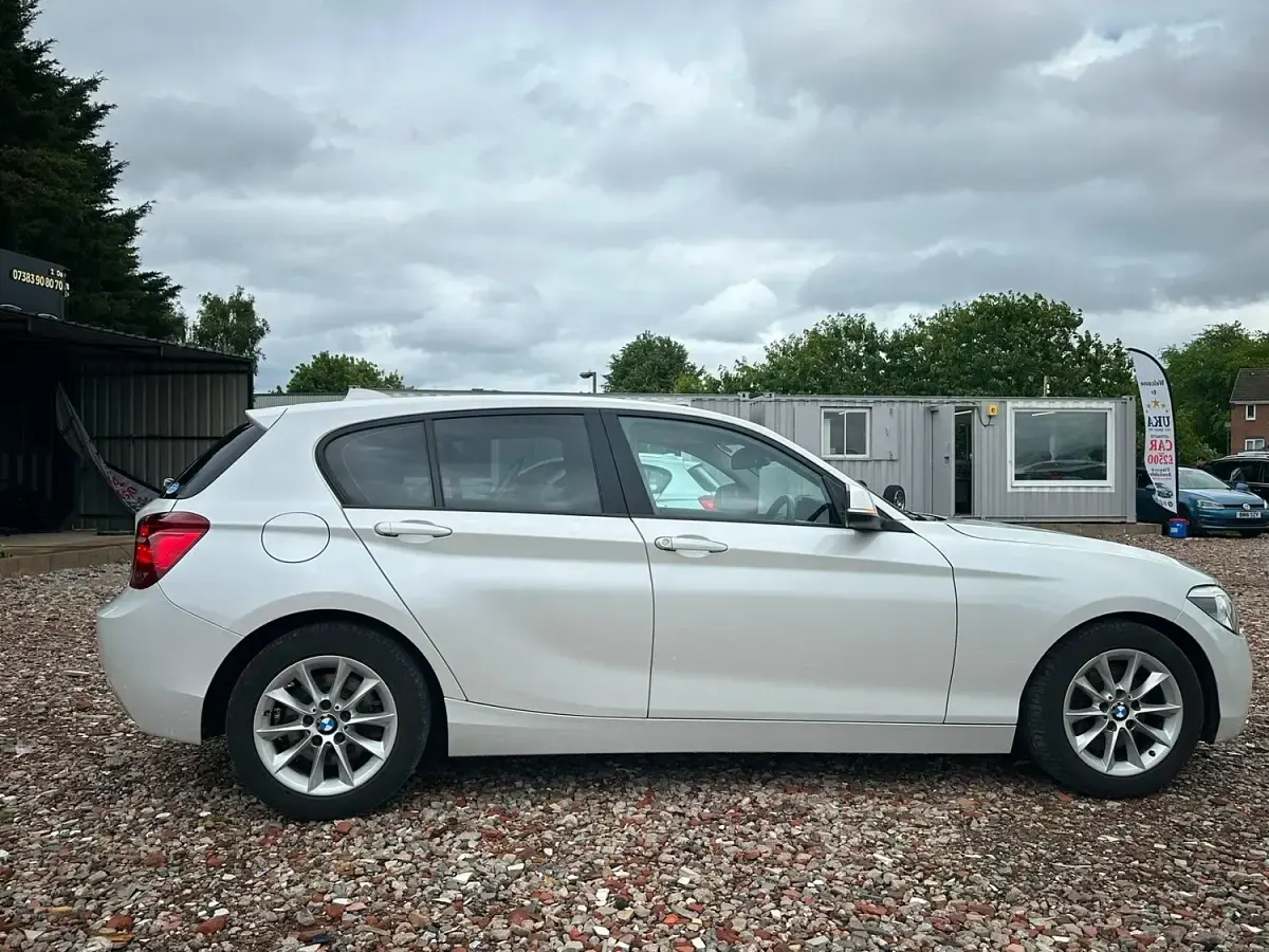 Used BMW 116 Sport Line 2012 White Hatchback