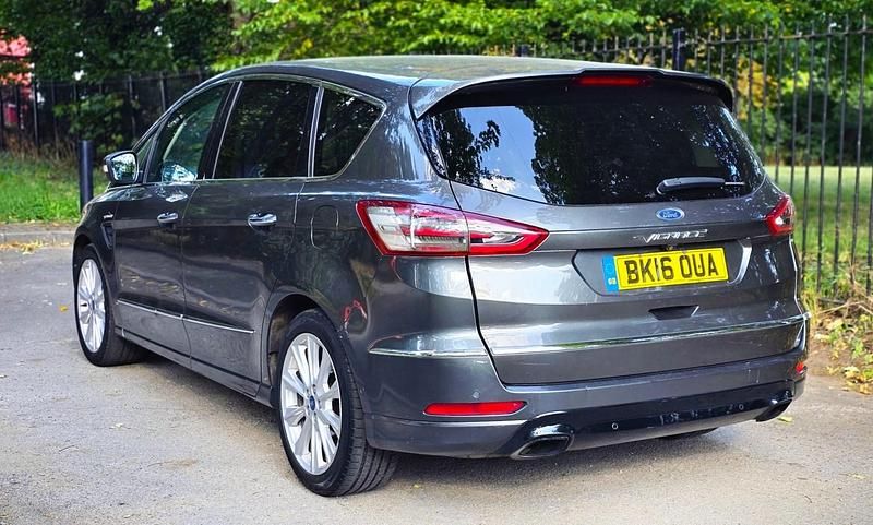 Usado Ford S-MAX S 210 HP (154 kW) 2016 Cinzento Monovolume