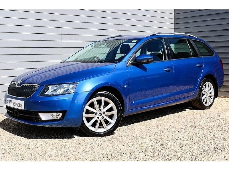 Used Skoda Octavia Elegance 110 HP (80 kW) 2015 Blue Estate