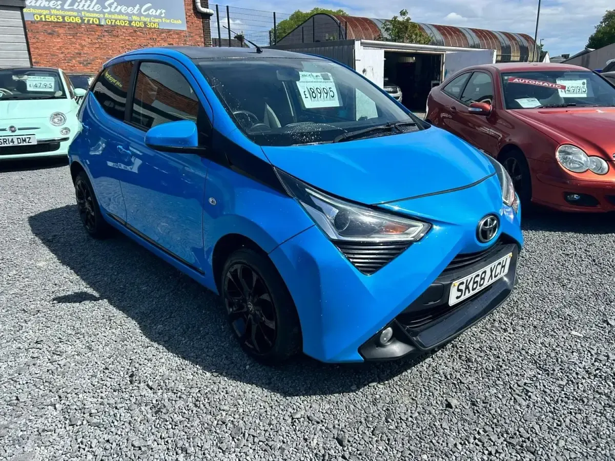 Used Toyota Aygo x-press 2018 Blue Hatchback