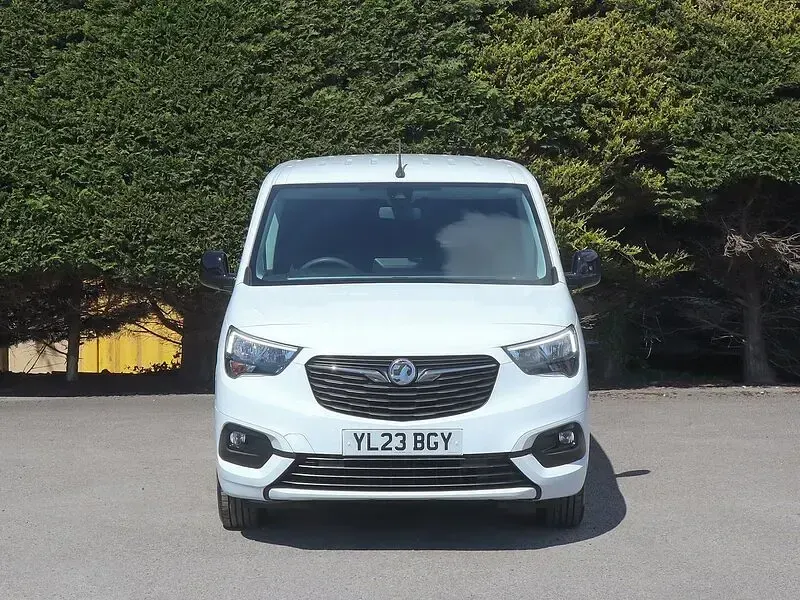 Used Vauxhall Combo 100 HP (73 kW) 2023 White MPV