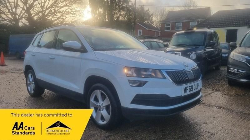 Used Skoda Karoq SE 115 HP (84 kW) 2019 White SUV