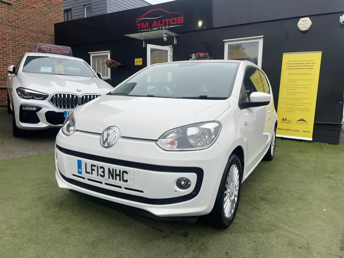Begagnad VW up! high up! 75 HK (55 kW) 2013 Vit Halvkombi
