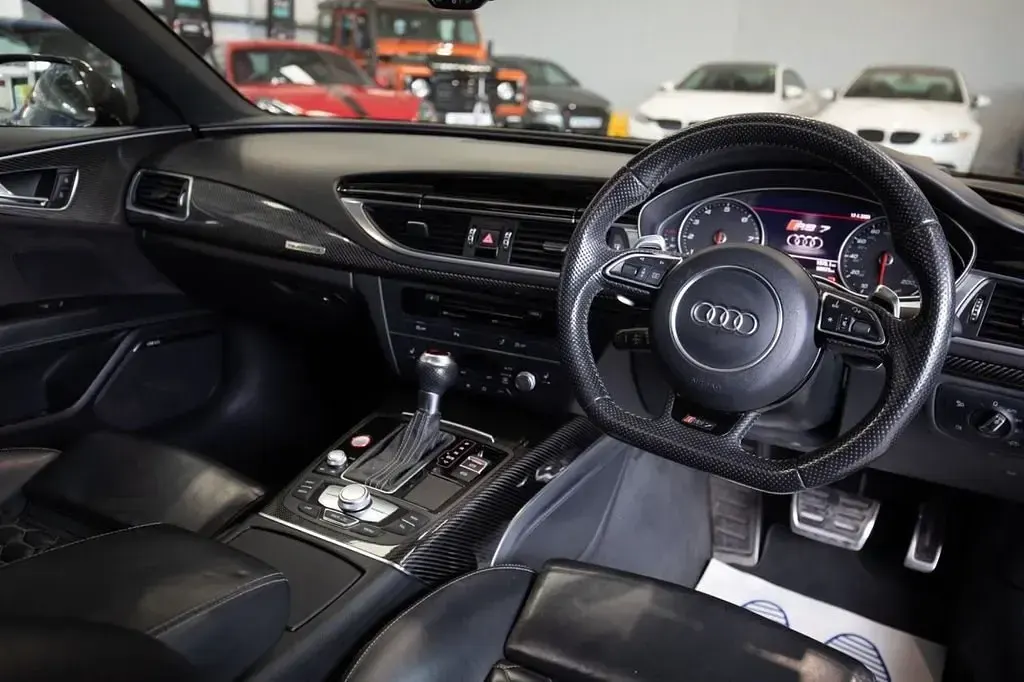 Usado Audi RS7 Sportback Advanced 560 HP (411 kW) 2016 Azul Citadino
