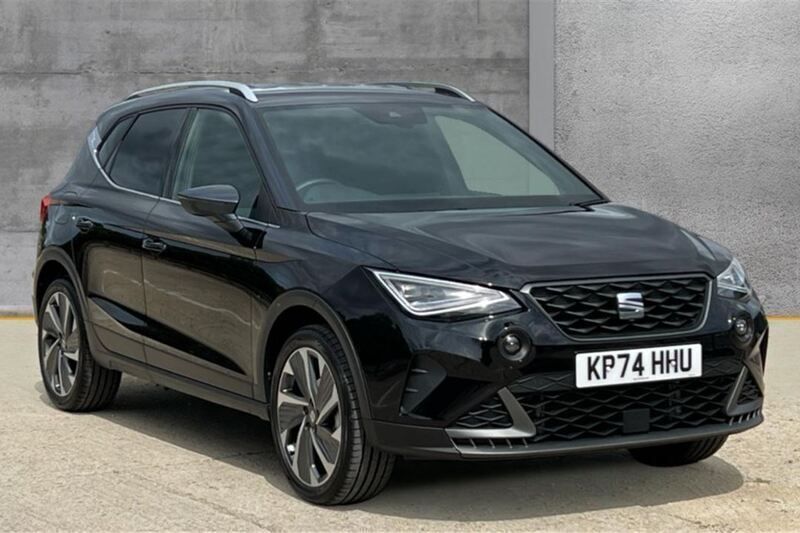 Midnight black magnetic tech grey Used 2024 Seat Arona FR Sport SUV | £18,690 (Fair price) - Image 1/4