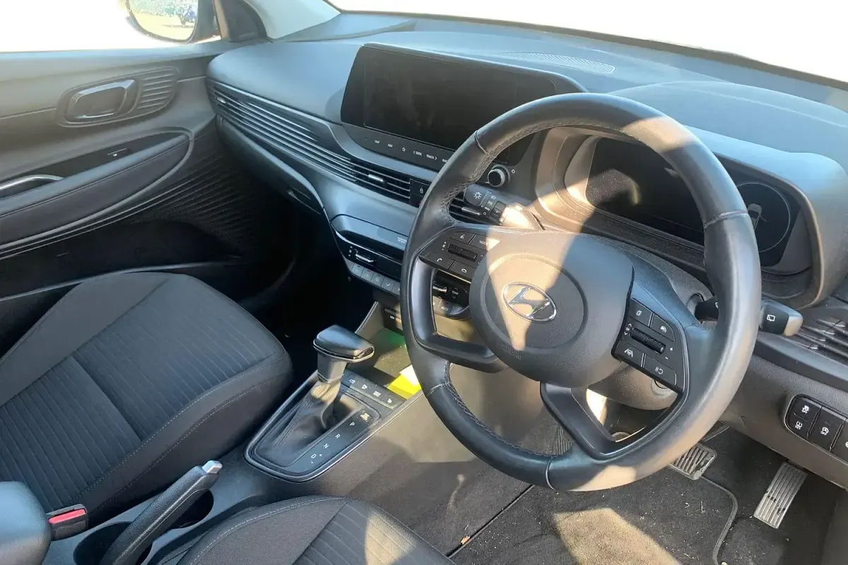 Begagnad Hyundai i20 Premium 100 HK (73 kW) 2021 Grå Halvkombi