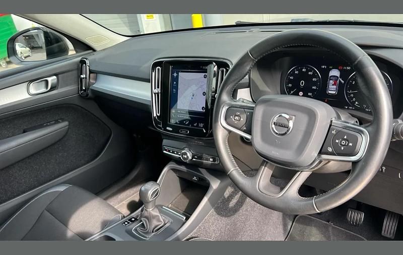 Used Volvo XC40 Momentum 161 HP (118 kW) 2019 Black SUV