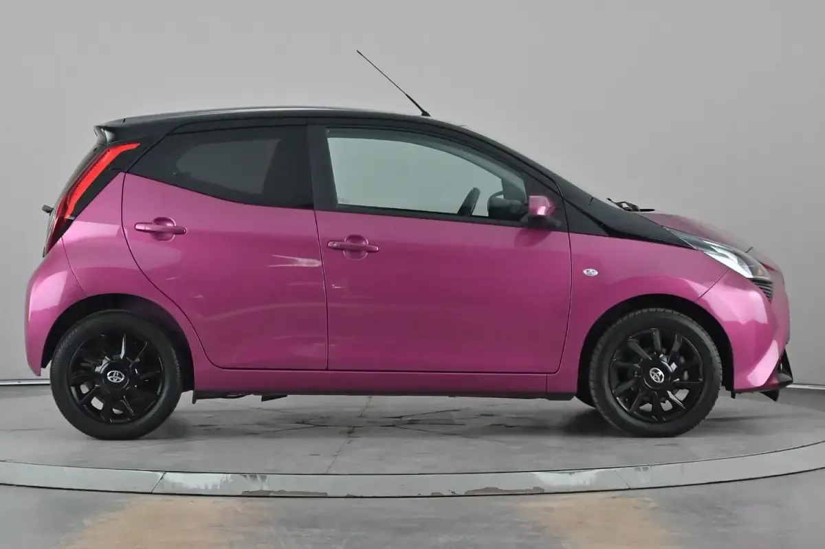Used Toyota Aygo X-cite 72 HP (52 kW) 2019 Mauve/purple Hatchback
