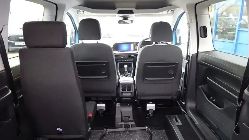 Used Ford Grand Tourneo Connect Titanium 2023 Blue MPV