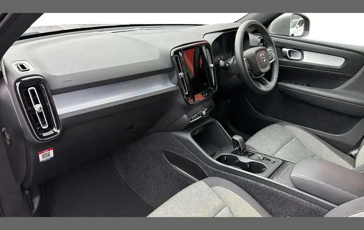 Used Volvo XC40 Core 161 HP (118 kW) 2025 Silver SUV