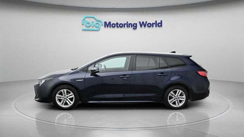 Used Toyota Corolla 122 HP (89 kW) 2021 Blue Estate