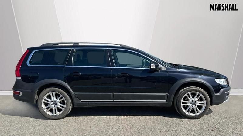 Usado Volvo XC70 SE Lux 215 HP (158 kW) 2016 Preto Carrinha
