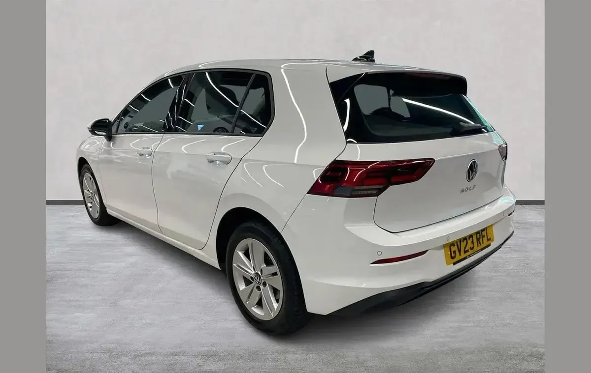 Used VW Golf VIII Life 110 HP (80 kW) 2023 White Hatchback