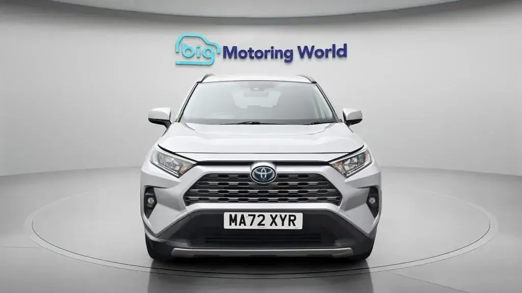 Usado Toyota RAV4 Hybrid 218 HP (160 kW) 2022 Prateado SUV