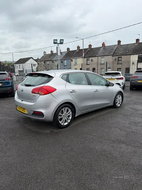 Used Kia Ceed 128 HP (94 kW) 2013 Silver Hatchback