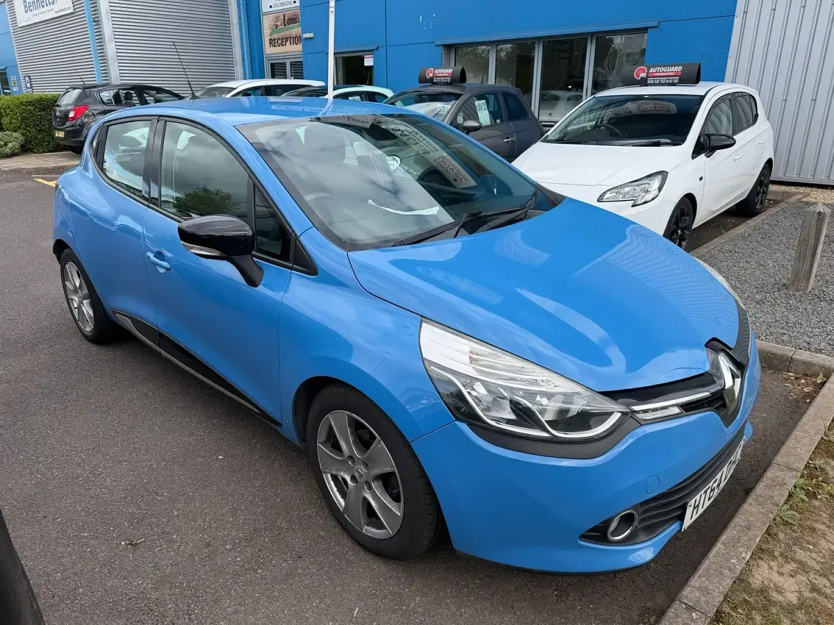 Used Renault Clio Dynamique 90 HP (66 kW) 2015 Blue Hatchback