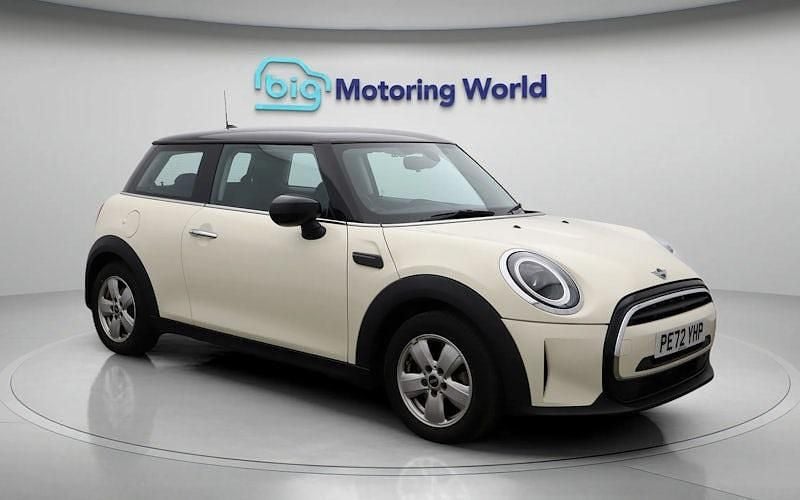 Begagnad Mini Cooper Classic 136 HK (100 kW) 2022 Vit Halvkombi