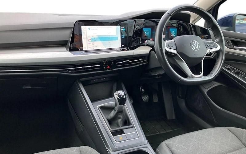 Used VW Golf VIII Life 150 HP (110 kW) 2023 Blue Hatchback