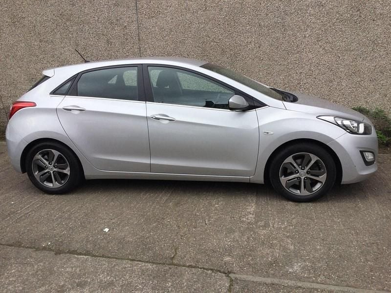 Used Hyundai i30 SE 100 HP (73 kW) 2015 Silver Hatchback
